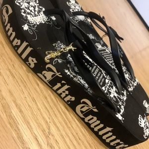 Juicy couture flip flops